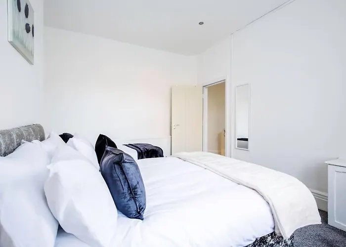4 Bedroom House, Great Location!