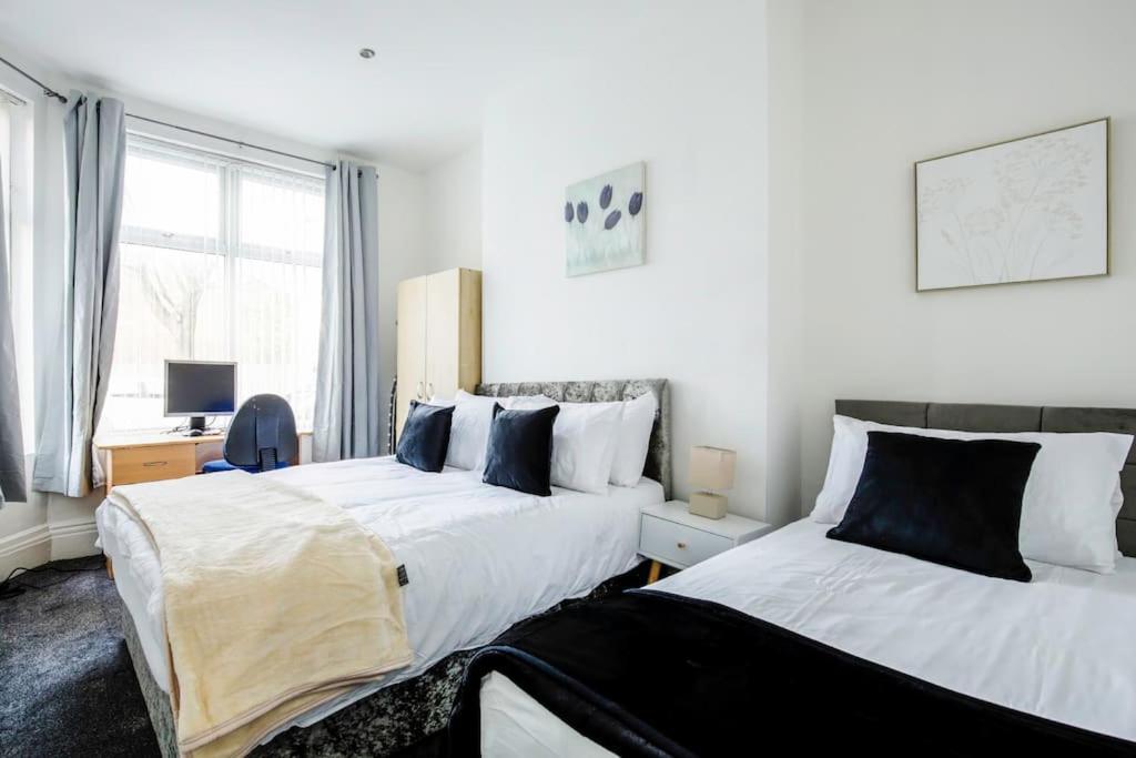 4 Bedroom House, Great Location! Casa vacanze Manchester
